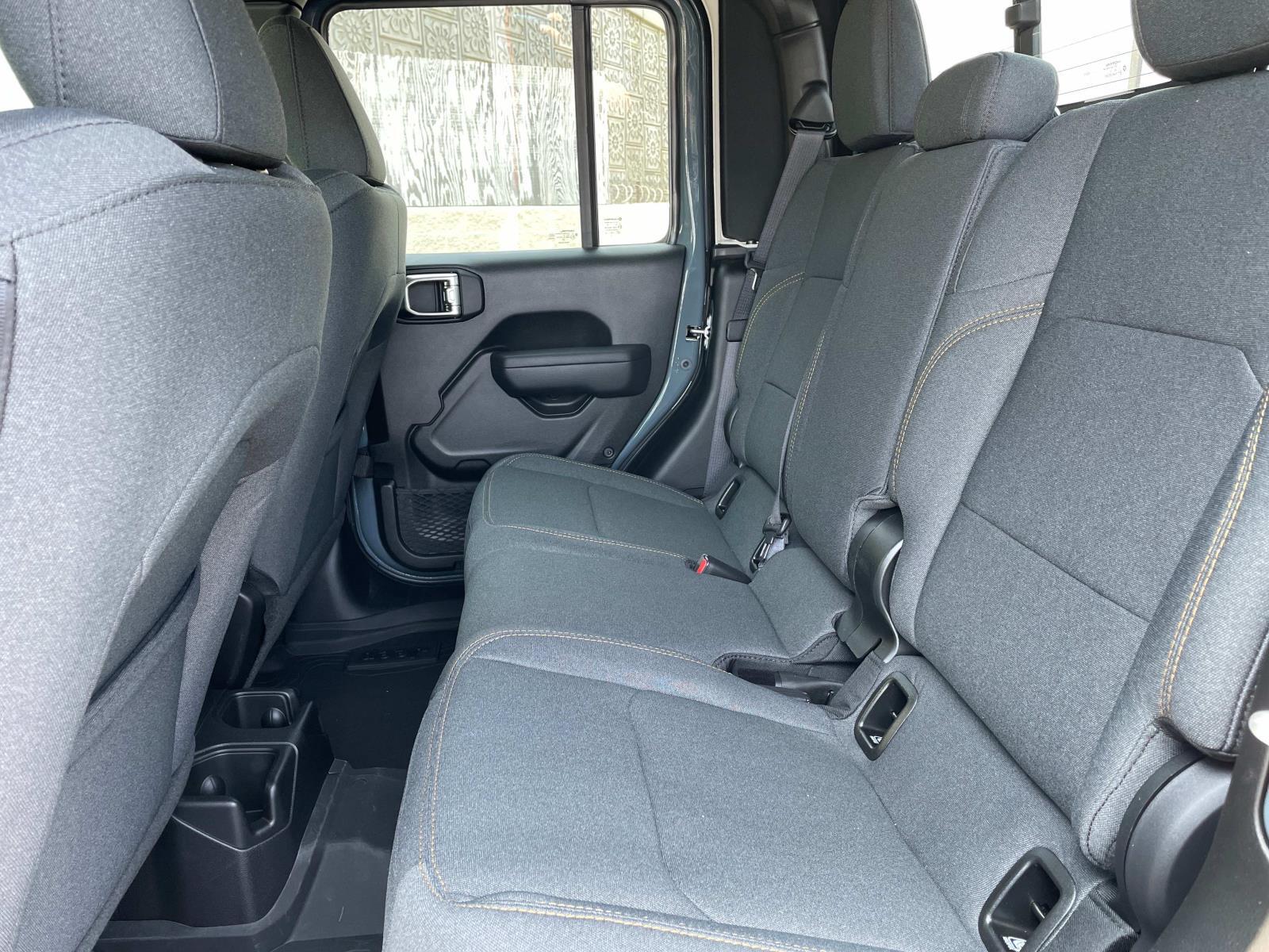 2025 Jeep Gladiator Willys - Photo 19