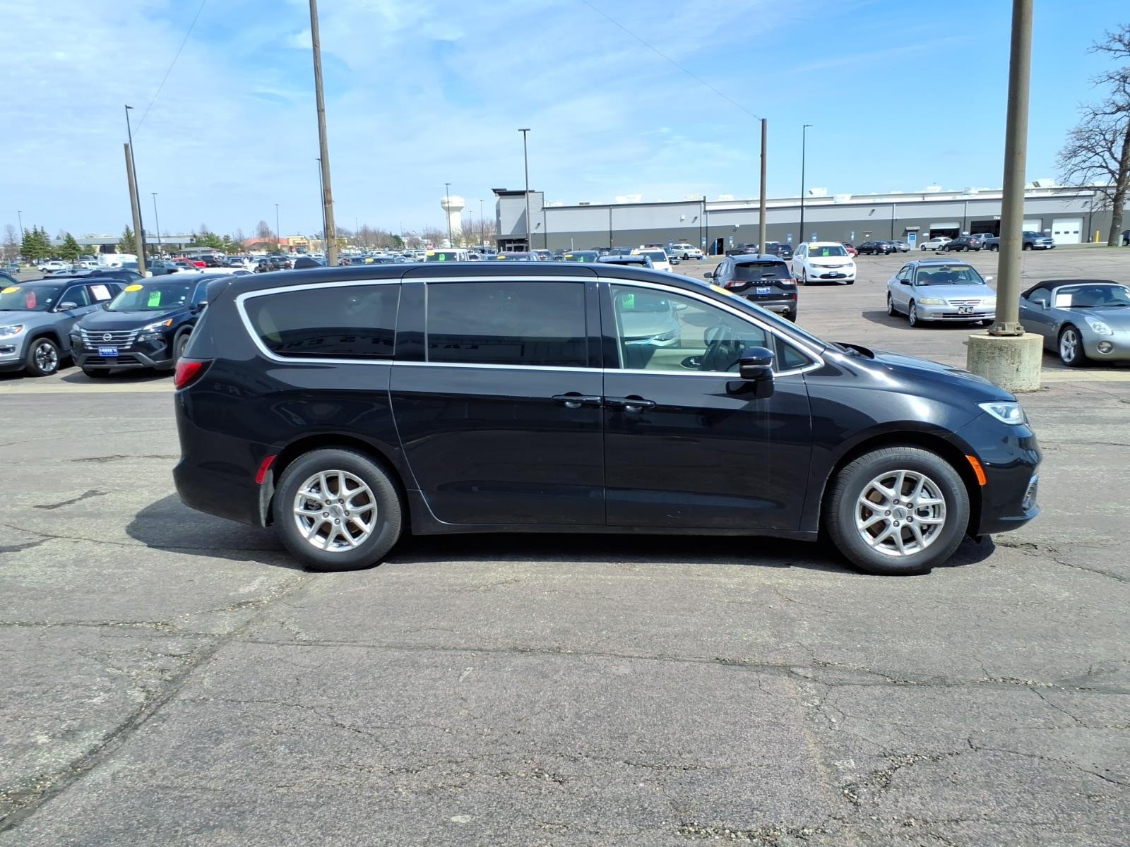 2024 Chrysler Pacifica Touring L - Photo 17