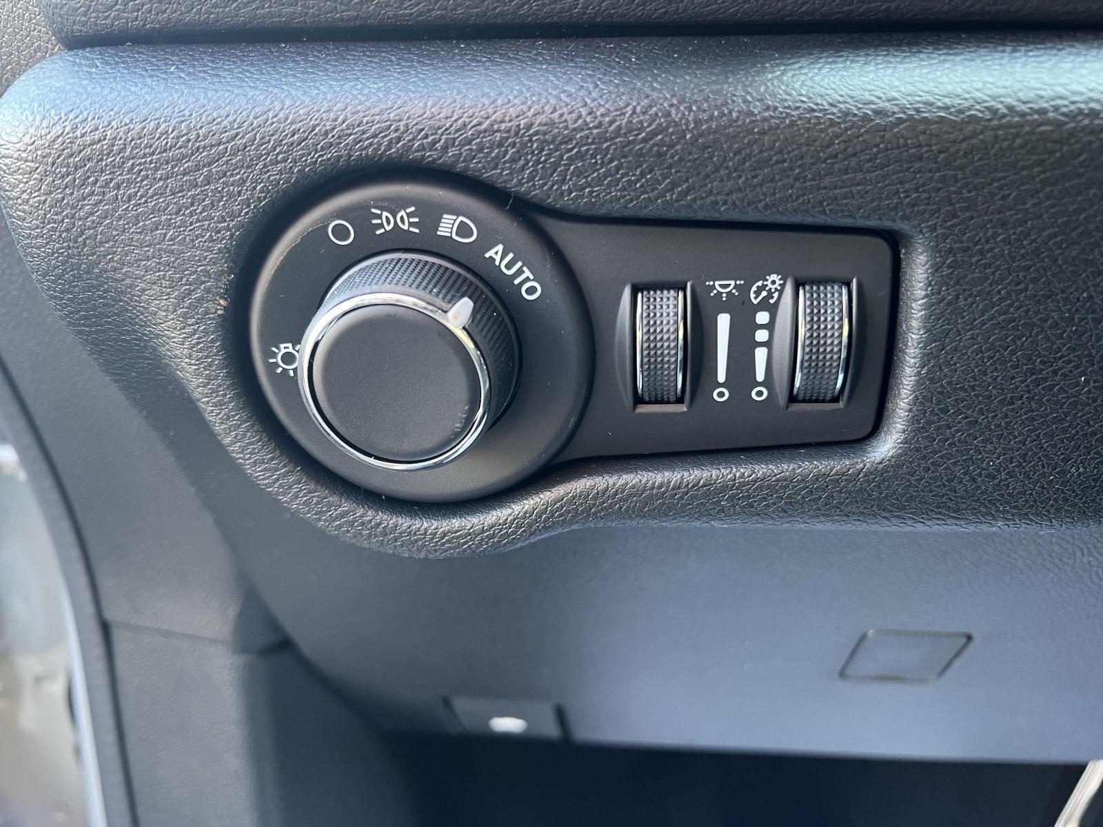 2026 Chrysler Voyager LX - Photo 16