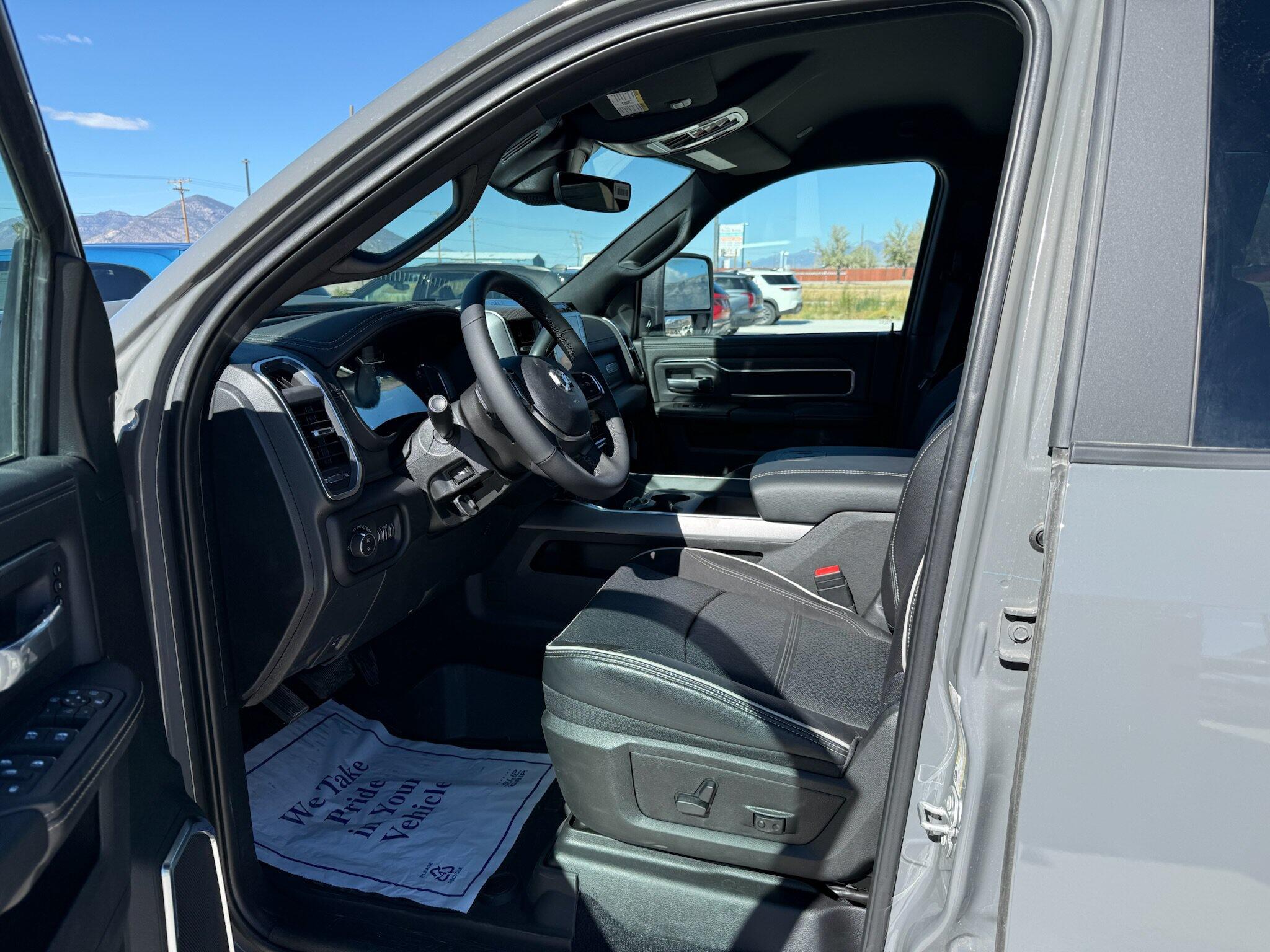 2026 RAM 3500 Laramie - Photo 10