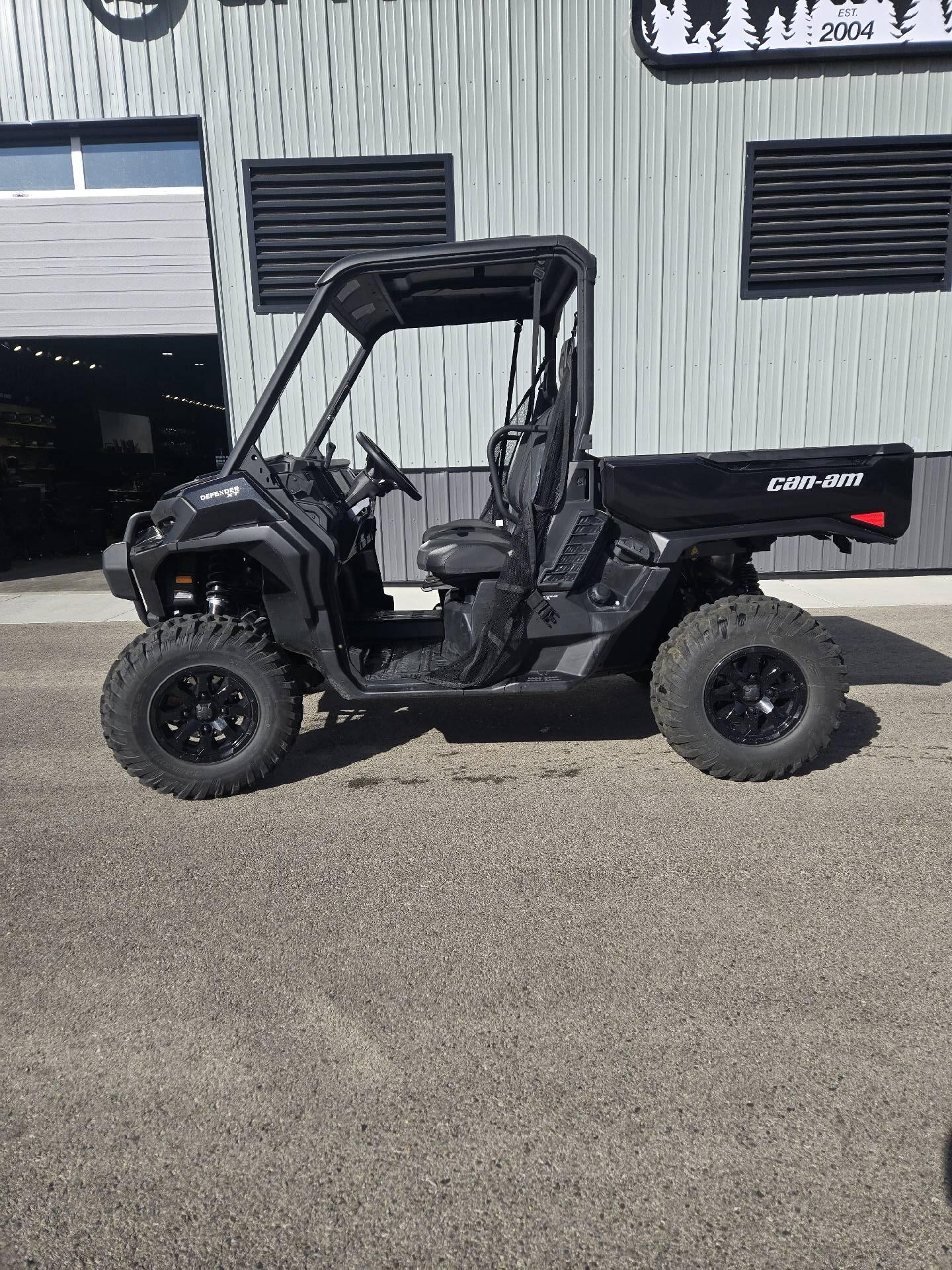 2026 Can-Am DEFENDER XT HD11