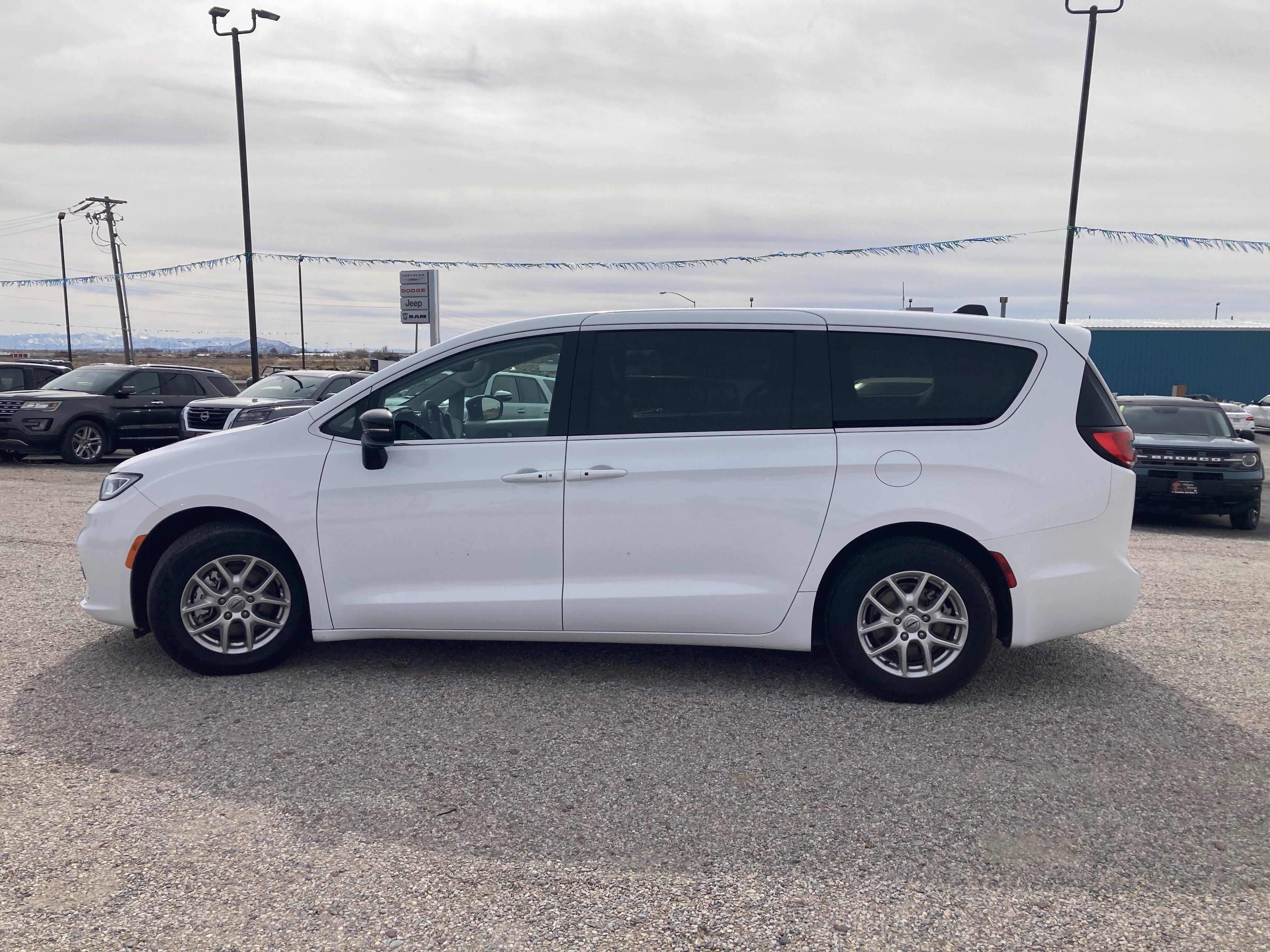 2024 Chrysler Pacifica Touring L - Photo 6