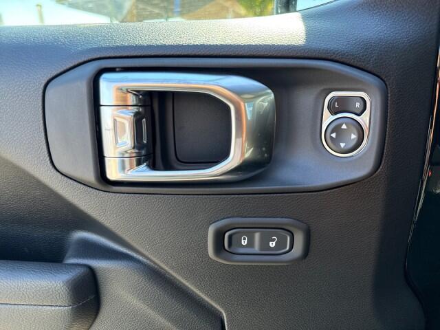 2025 Jeep Gladiator Willys - Photo 11