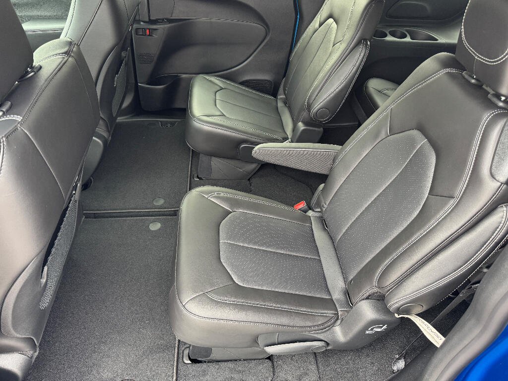2026 Chrysler Pacifica Select - Photo 14