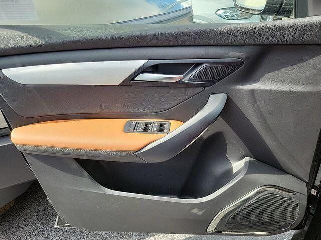 2025 VinFast VF 8 Plus - Photo 15
