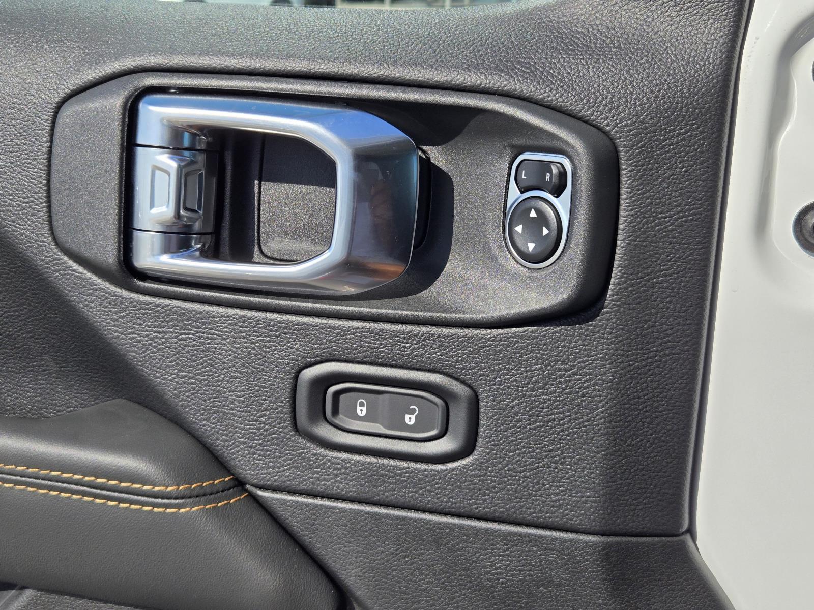 2025 Jeep Wrangler 4-Door Sahara - Photo 24