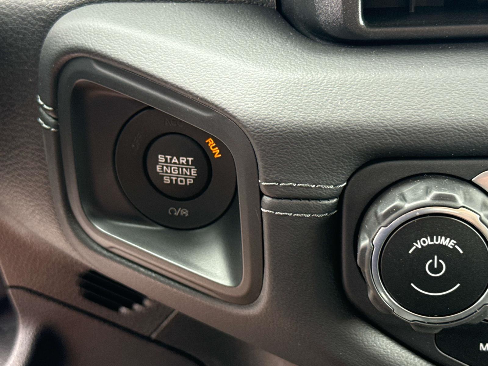 2025 Jeep Wrangler 4-Door Sahara - Photo 27