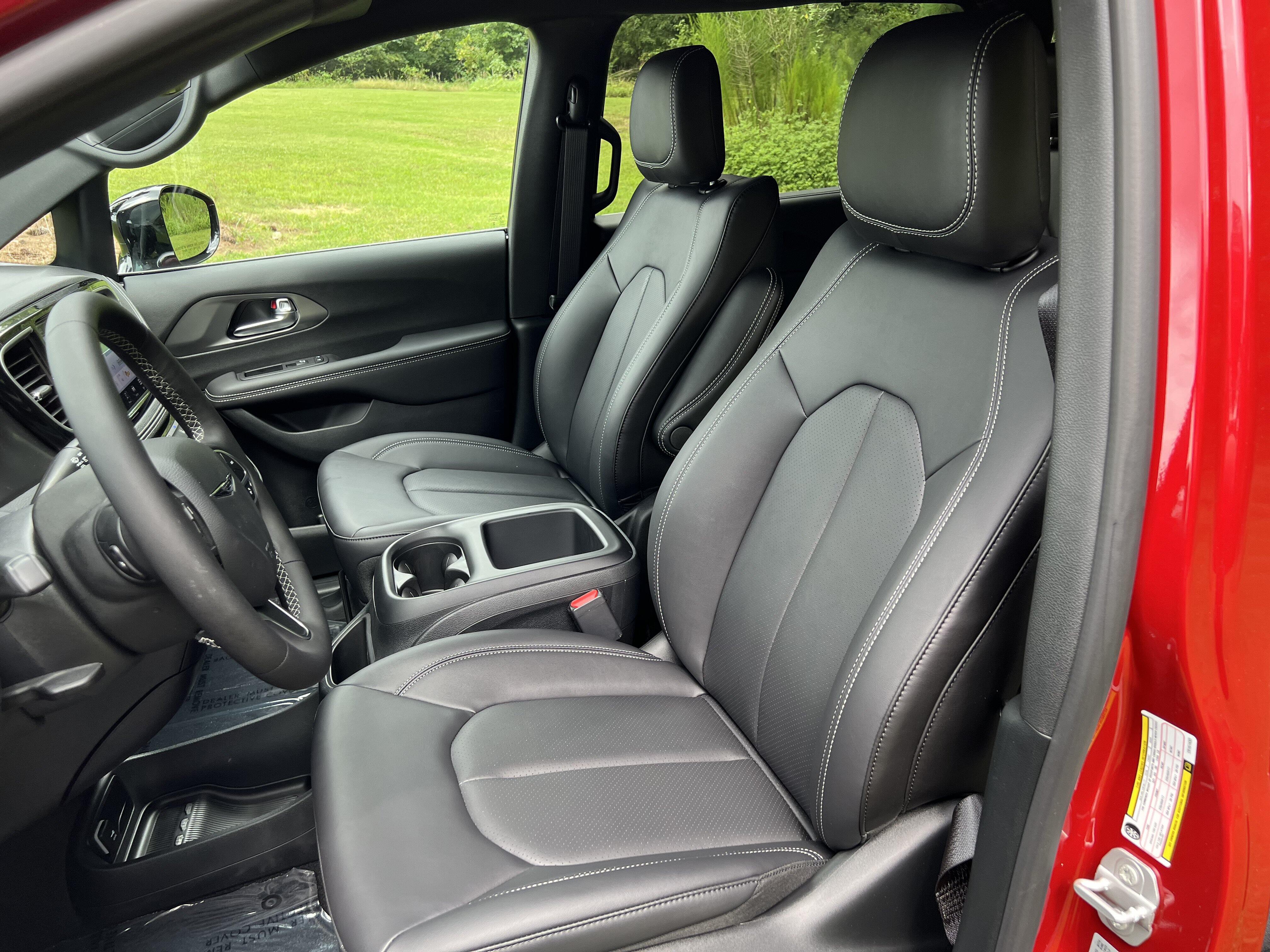2026 Chrysler Pacifica Select - Photo 17