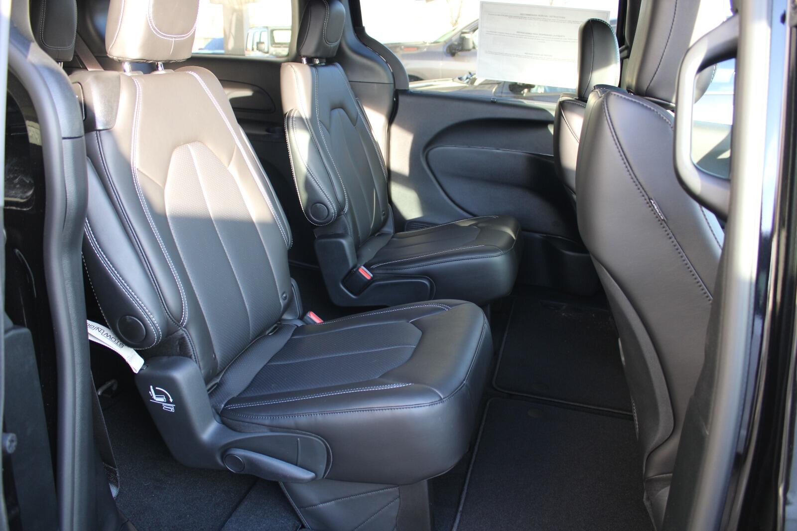 2026 Chrysler Pacifica Select - Photo 24