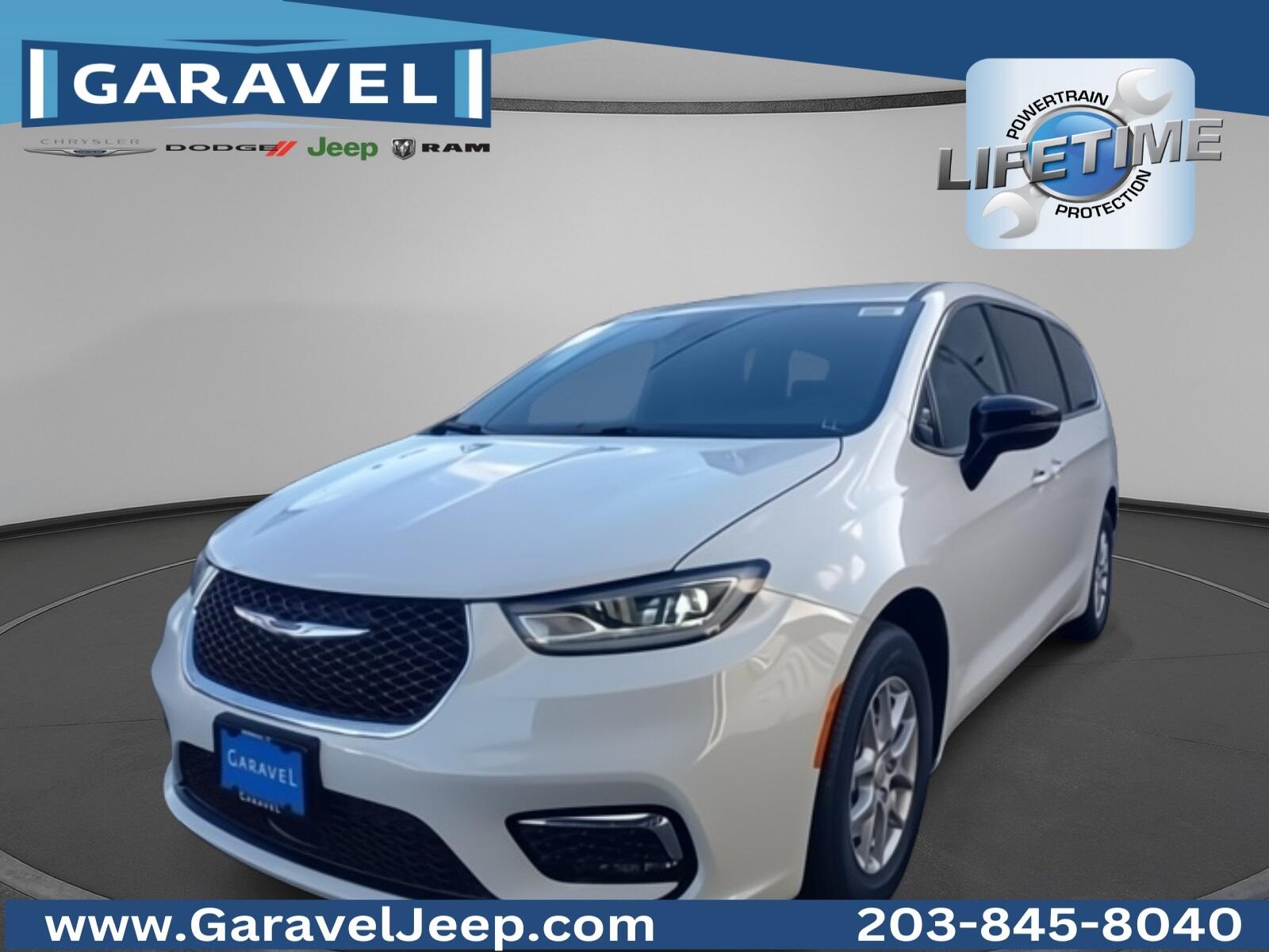 2026 Chrysler Pacifica Select's photo