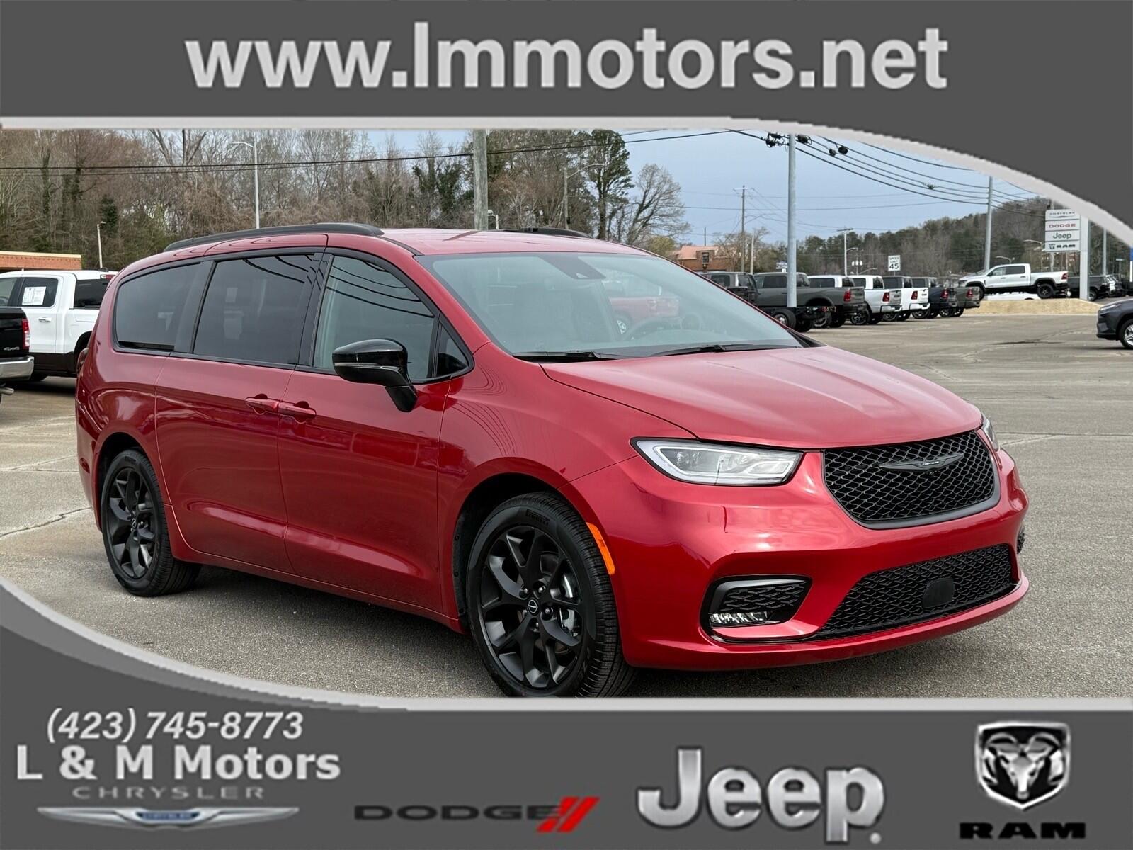2026 Chrysler Pacifica Select's photo