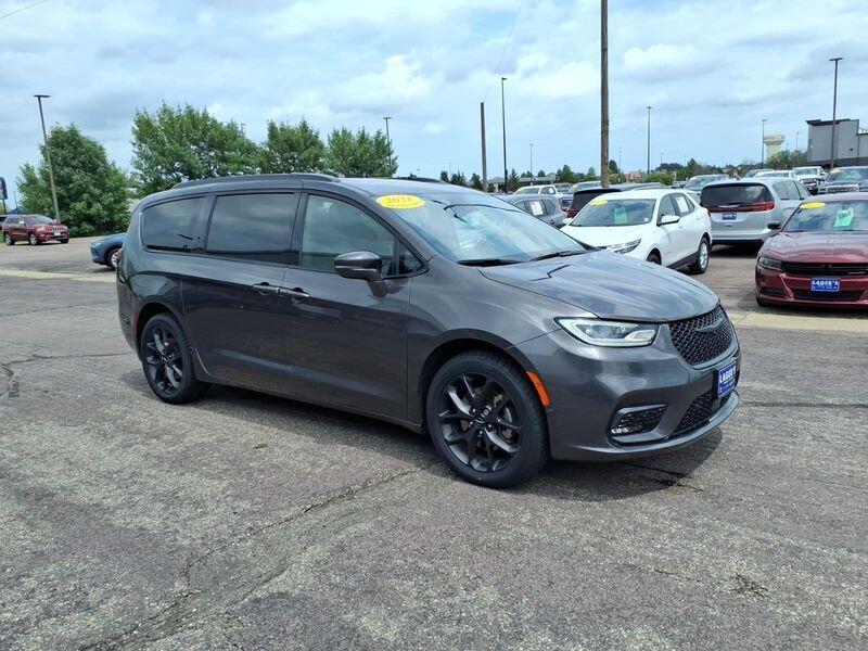 Used 2021 Chrysler Pacifica Limited with VIN 2C4RC3GG7MR523546 for sale in Mankato, Minnesota