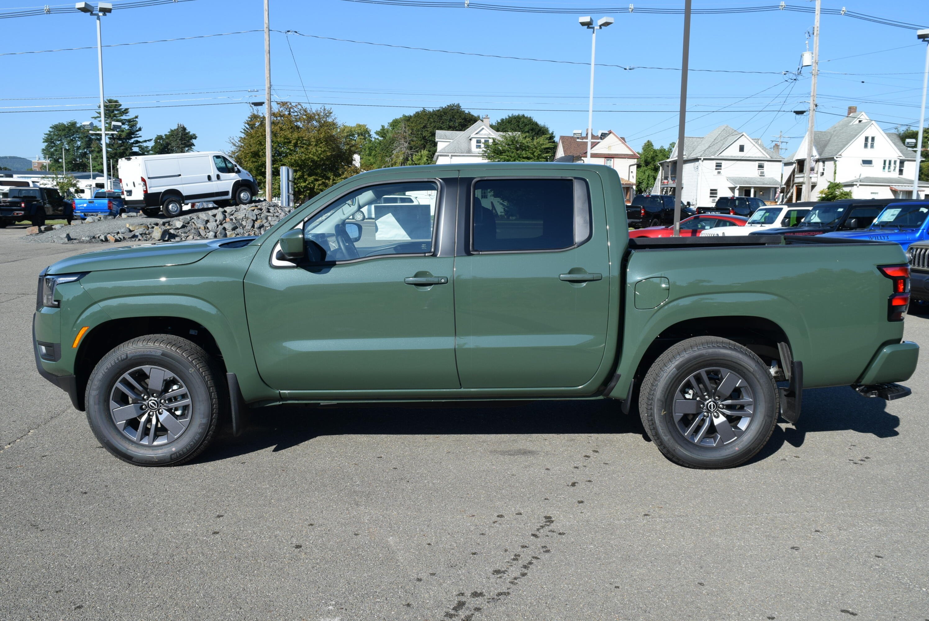 2025 Nissan Frontier SV Crew Cab 4X4 SWB's photo