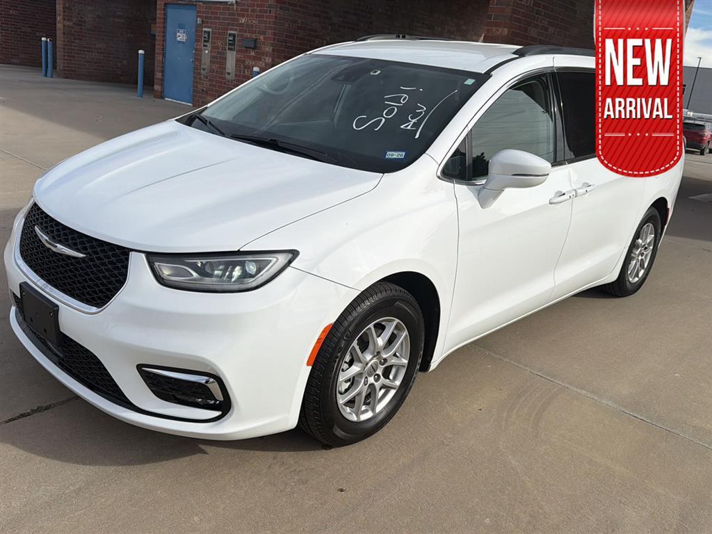 2022 Chrysler Pacifica Touring L's photo