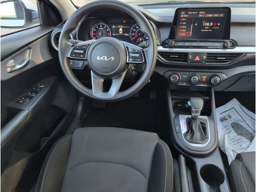 2024 Kia Forte LXS - Photo 31