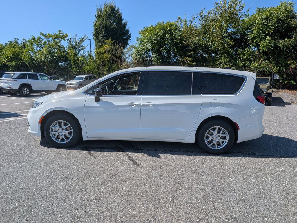2026 Chrysler Pacifica Select - Photo 25