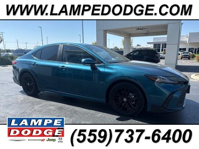 2025 Toyota Camry SE Hybrid's photo