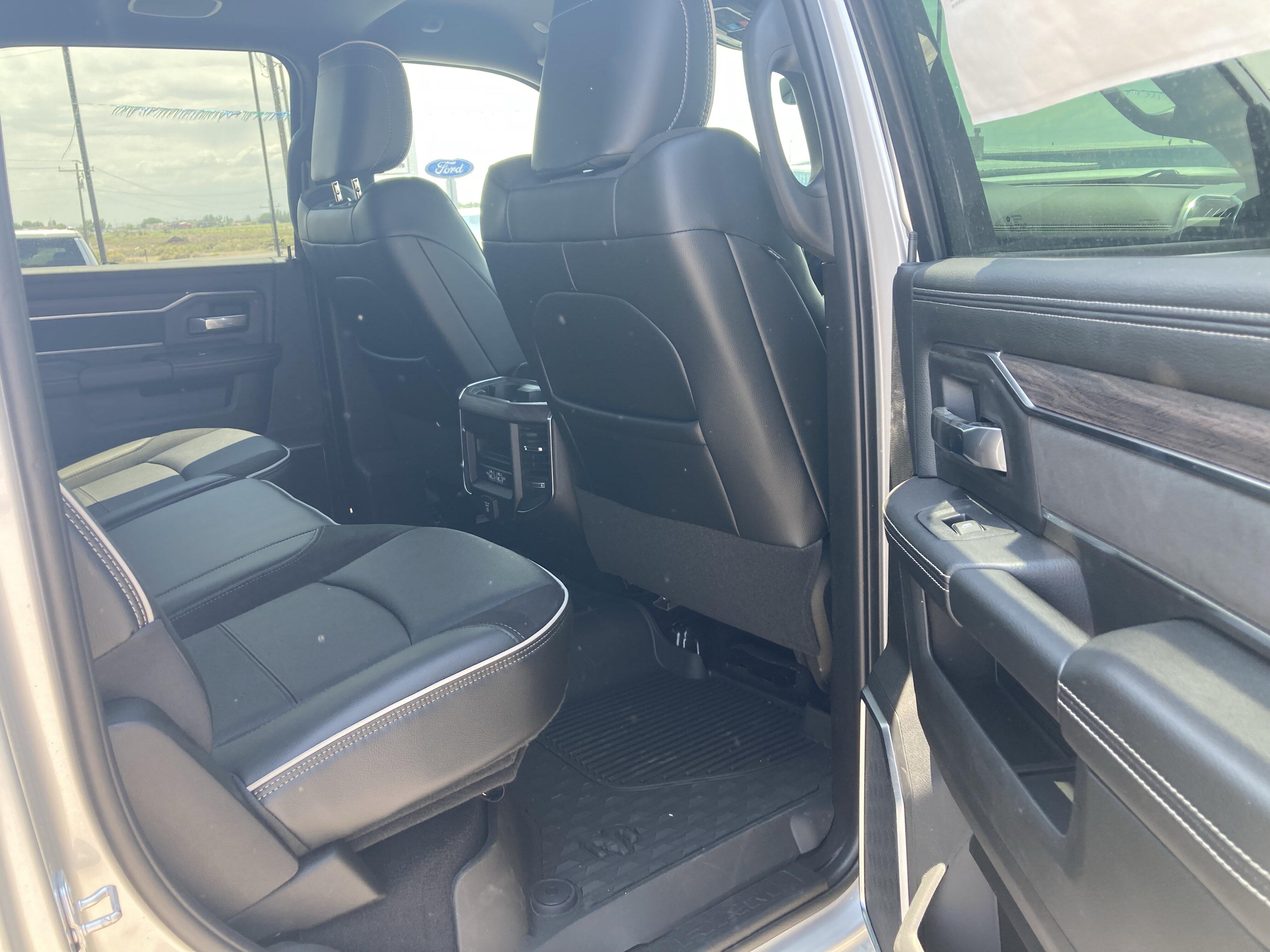 2026 RAM 3500 Laramie - Photo 12