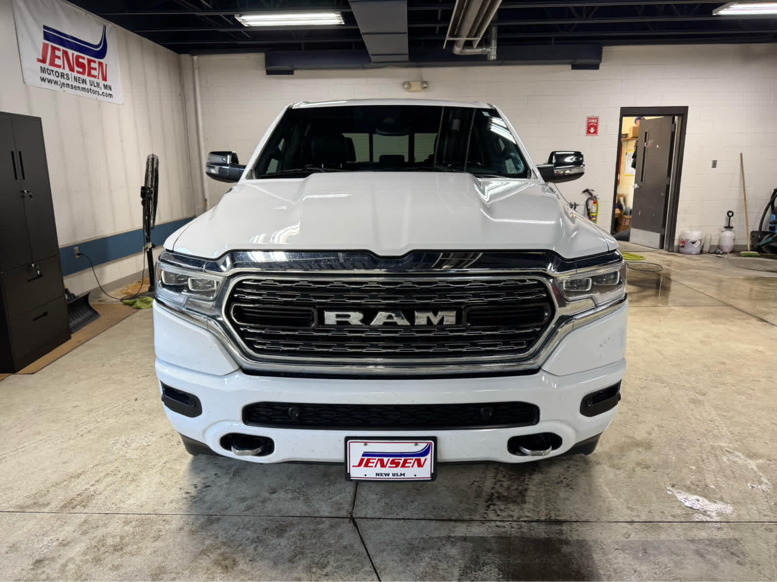 Used 2022 RAM Ram 1500 Pickup Limited with VIN 1C6SRFHTXNN367733 for sale in New Ulm, Minnesota