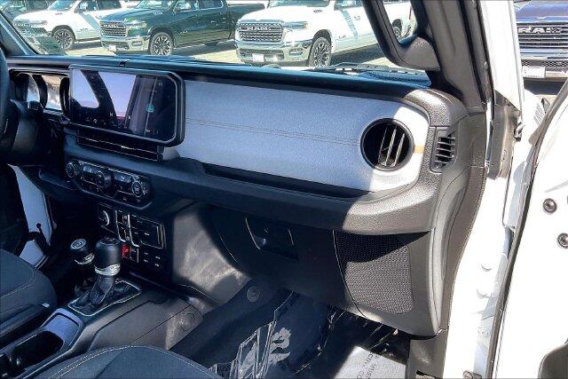 2025 Jeep Gladiator Willys - Photo 15