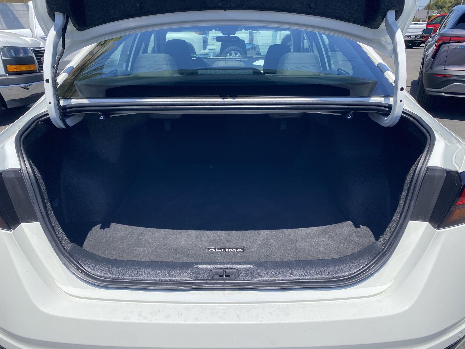2025 Nissan Altima SV - Photo 24
