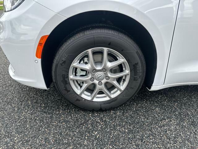 2025 Chrysler Pacifica Select - Photo 12
