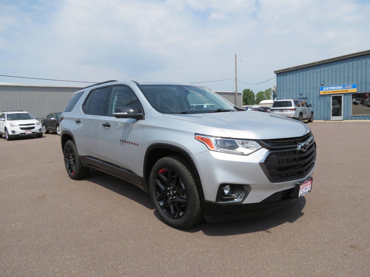 Used 2021 Chevrolet Traverse Premier with VIN 1GNEVKKW9MJ206655 for sale in Fairmont, Minnesota