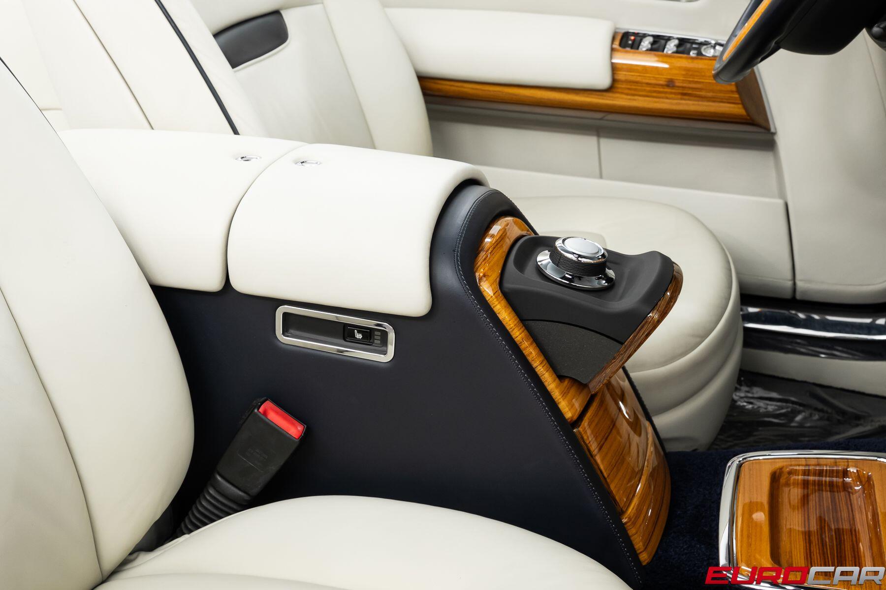 2010 Rolls-Royce Phantom Drophead Coupe *RARE INTERIOR * IMMACULATE CONDITION*Image 35