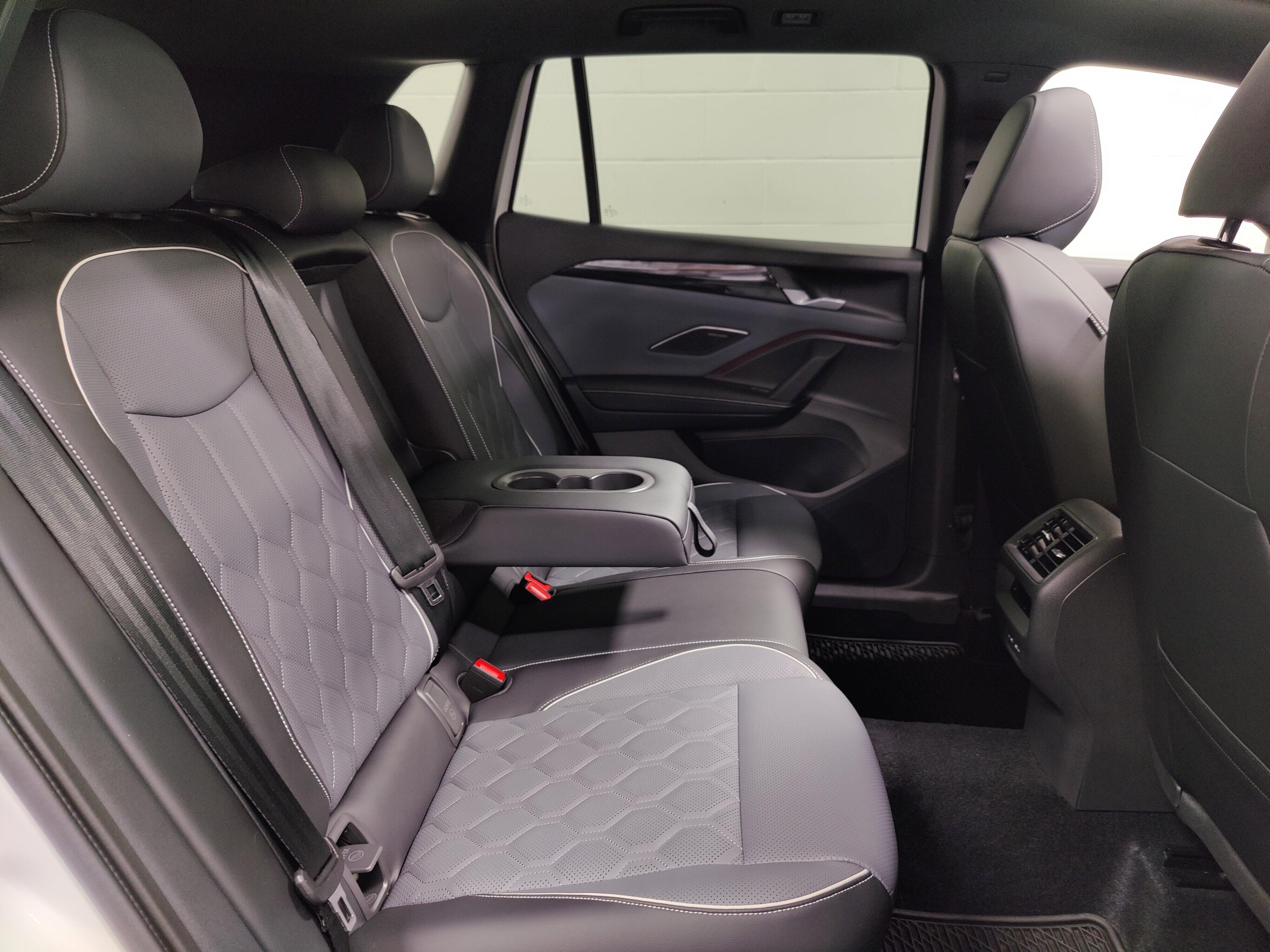 2025 Volkswagen Tiguan SEL R-LINE - Photo 19