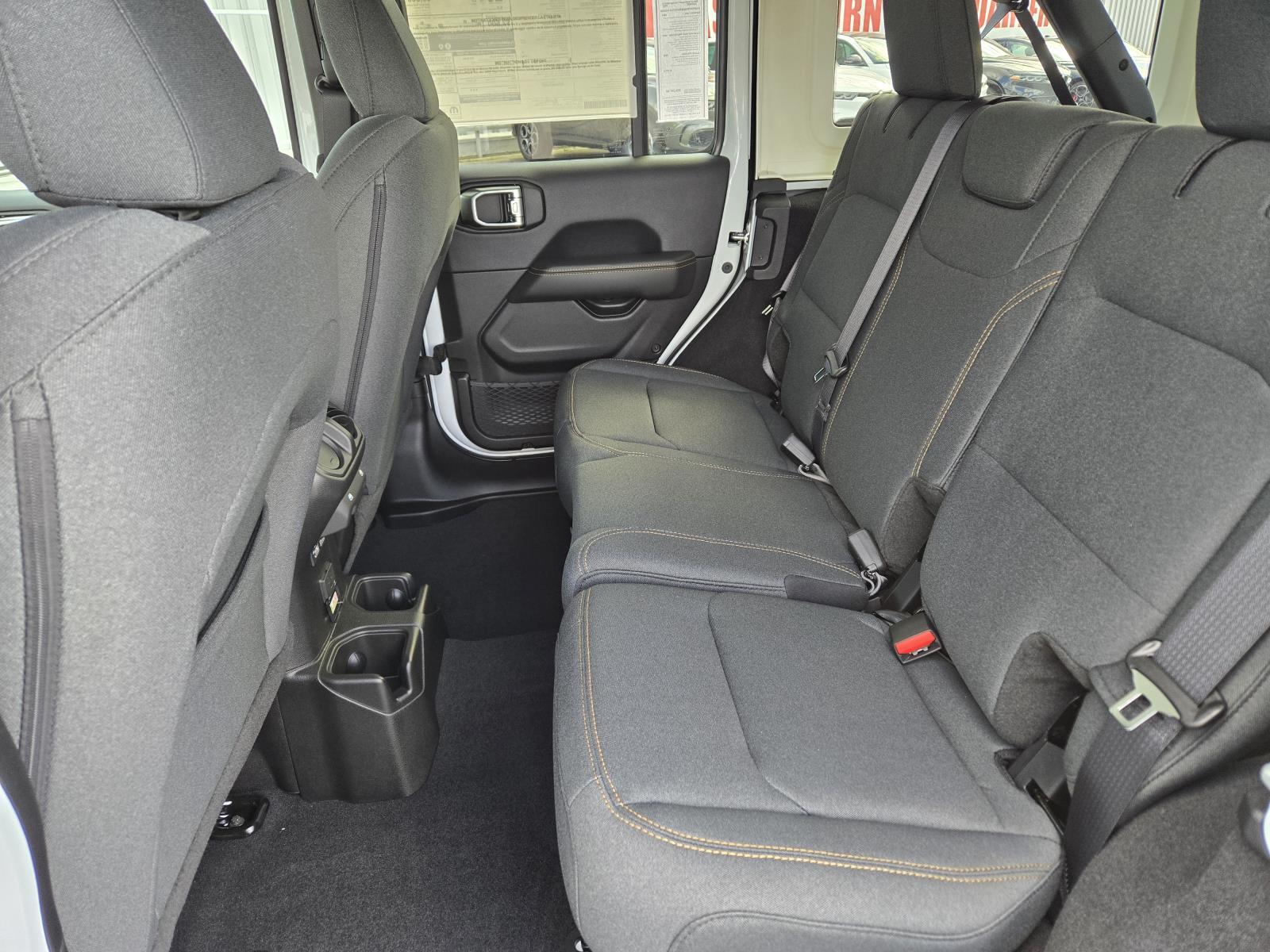 2025 Jeep Wrangler 4-Door Sahara - Photo 28