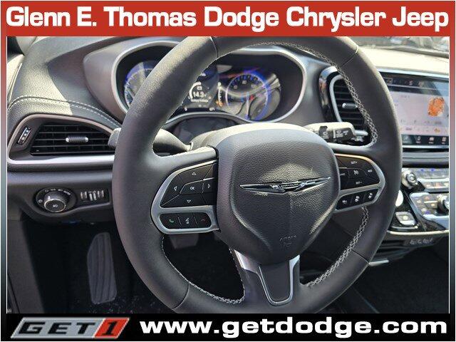 2025 Chrysler Pacifica Select - Photo 11