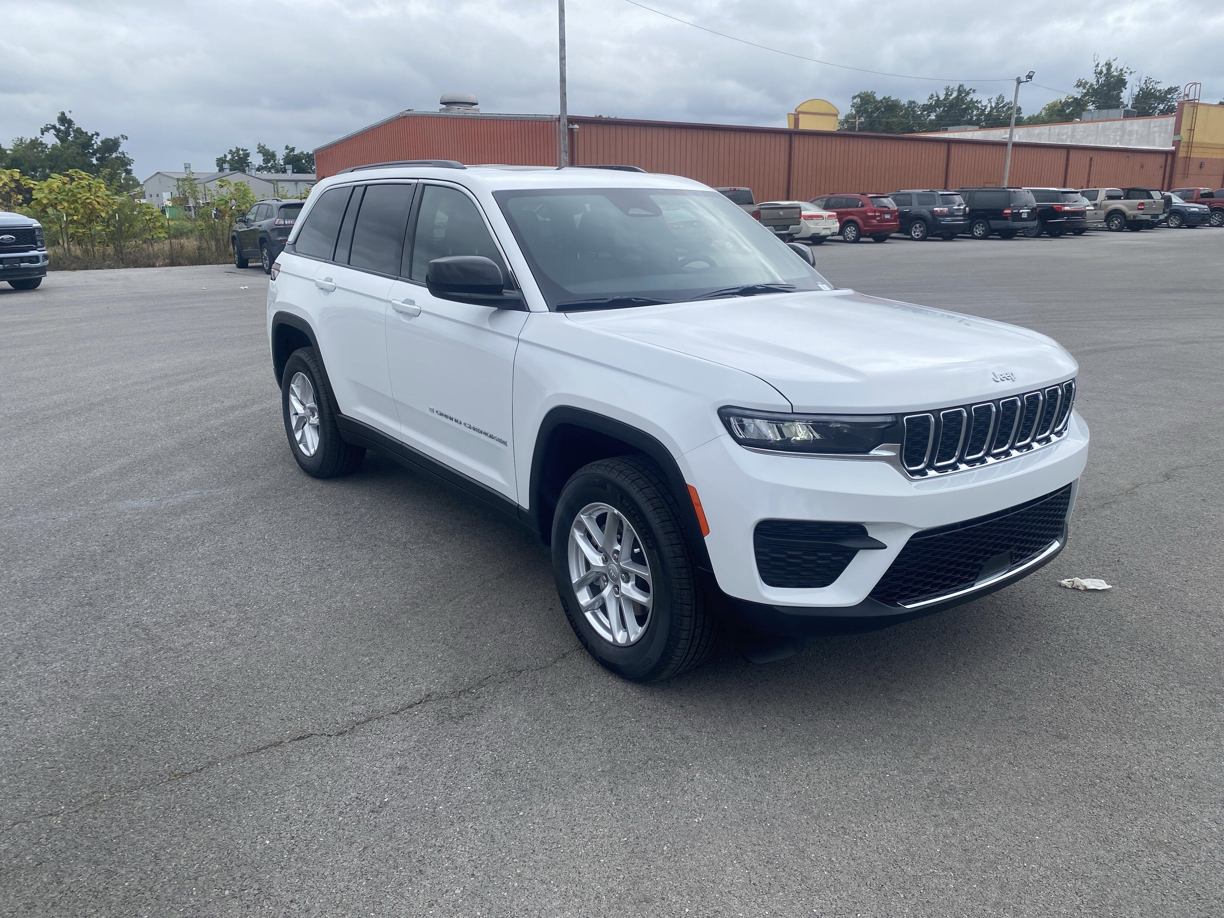 2025 Jeep Grand Cherokee Laredo