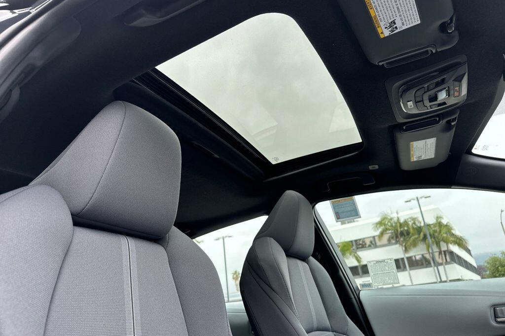 2025 Toyota Corolla SE - Photo 16
