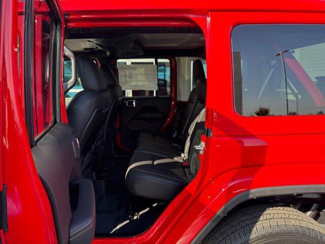 2025 Jeep Wrangler 4-Door Sahara - Photo 18