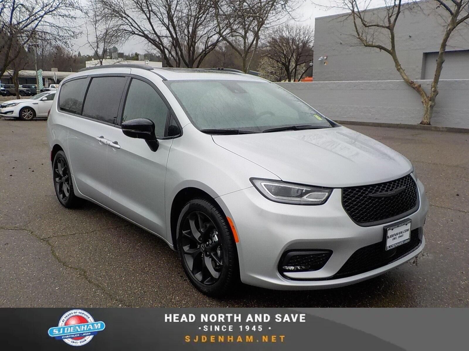 2026 Chrysler Pacifica Limited's photo