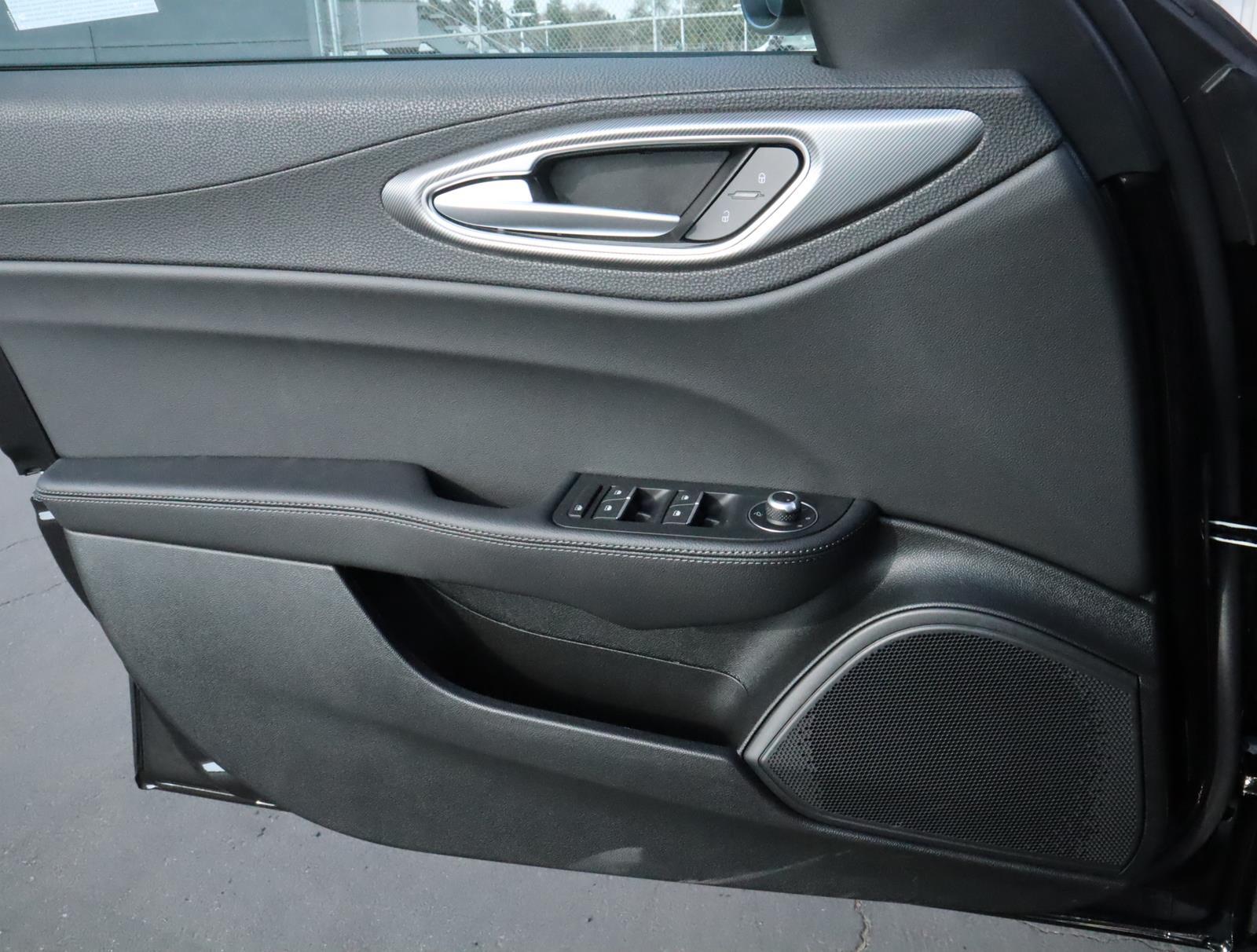 2025 Alfa Romeo Giulia Base - Photo 16
