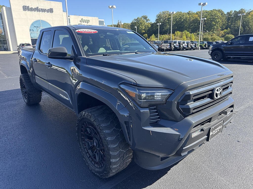 2025 Toyota Tacoma SR5 Double Cab 5' Bed AT
