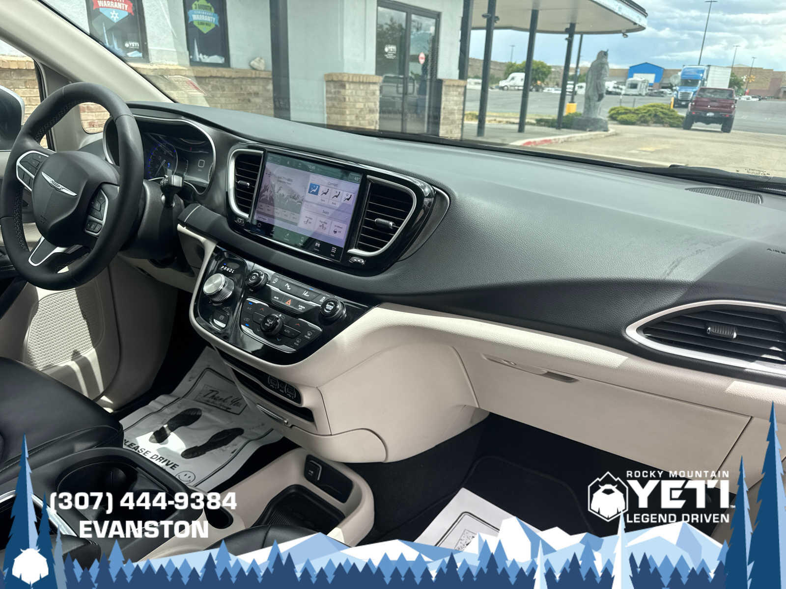 2023 Chrysler Pacifica Touring L - Photo 12