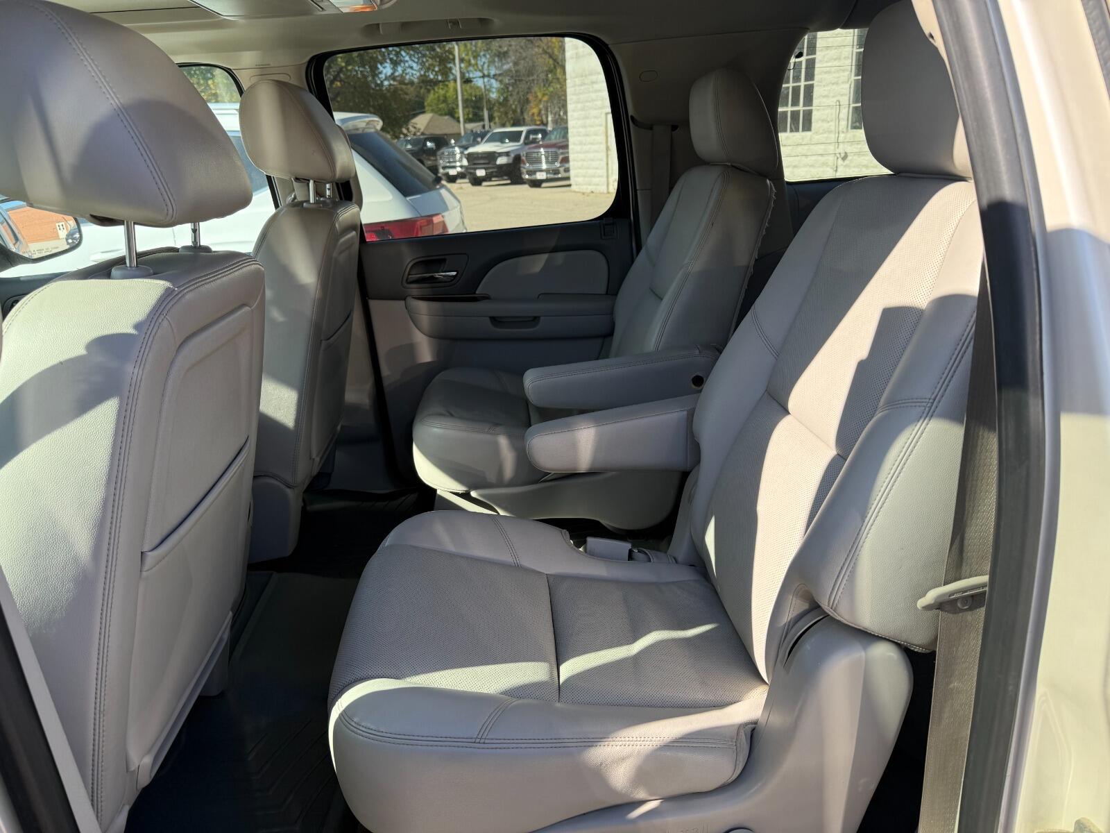 2012 Chevrolet Suburban LTZ - Photo 11