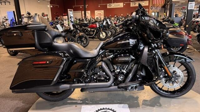 2018 Harley-Davidson FLHXS &sol; Street Glide Special