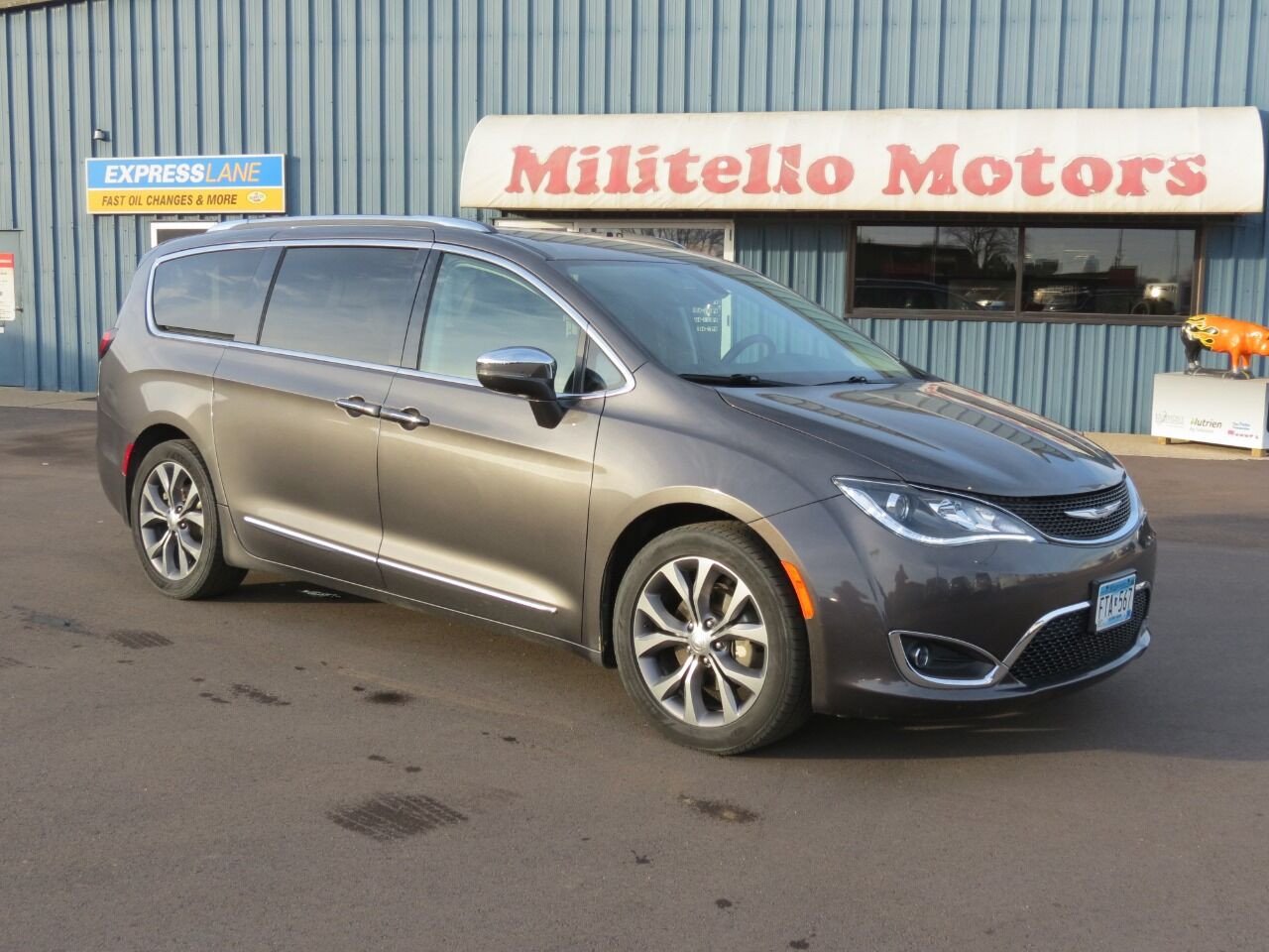 Used 2019 Chrysler Pacifica Limited with VIN 2C4RC1GG6KR708110 for sale in Fairmont, Minnesota