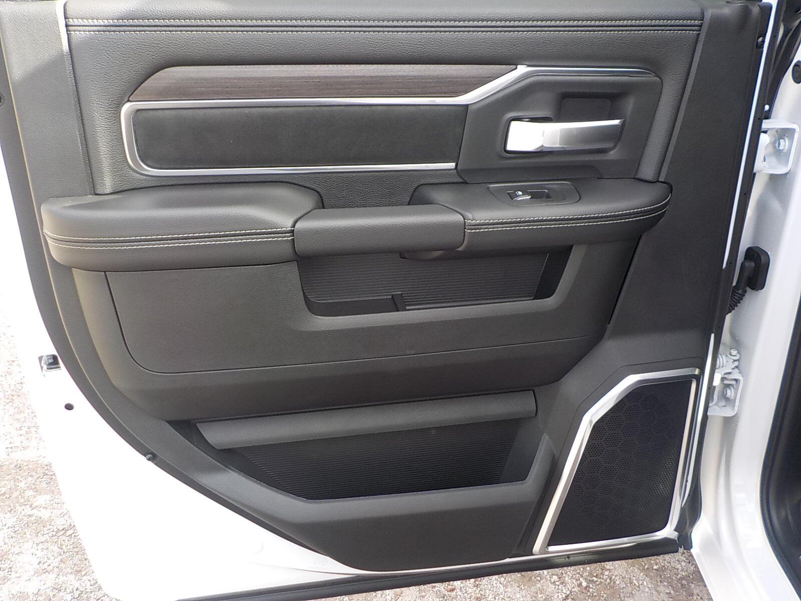2026 RAM 2500 Laramie - Photo 11