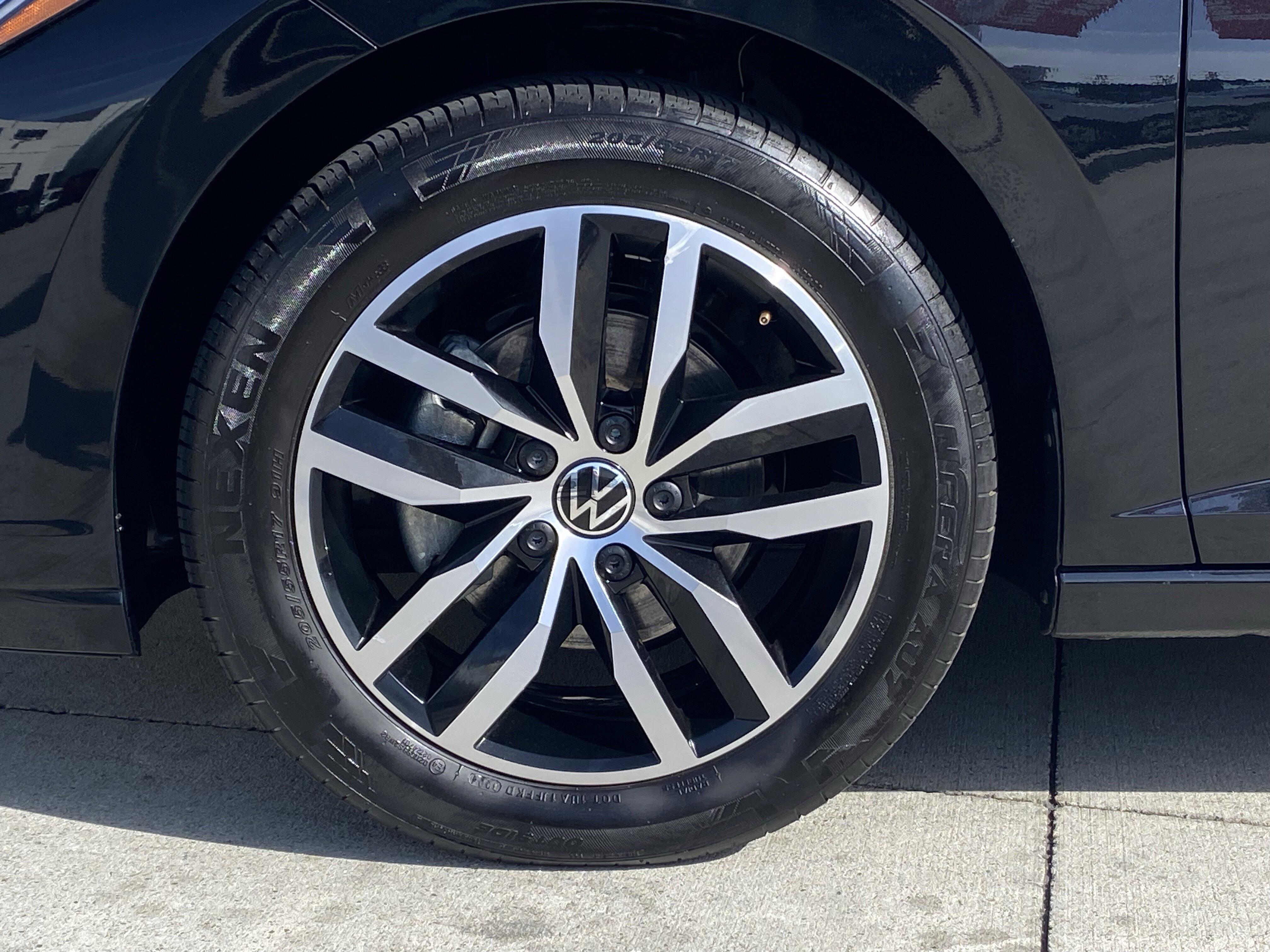 2025 Volkswagen Jetta SE - Photo 8