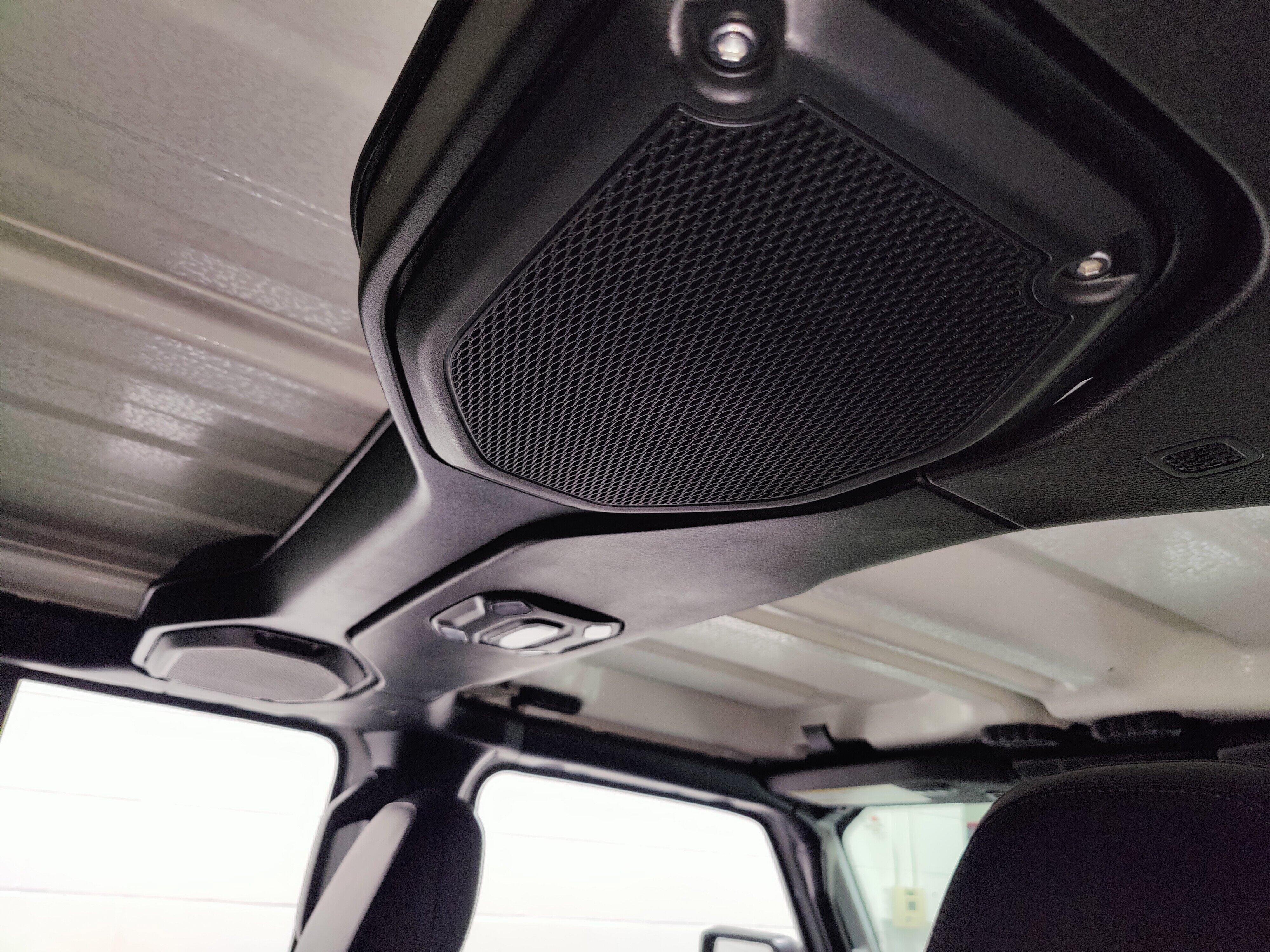 2020 Jeep Wrangler Unlimited Sahara - Photo 16