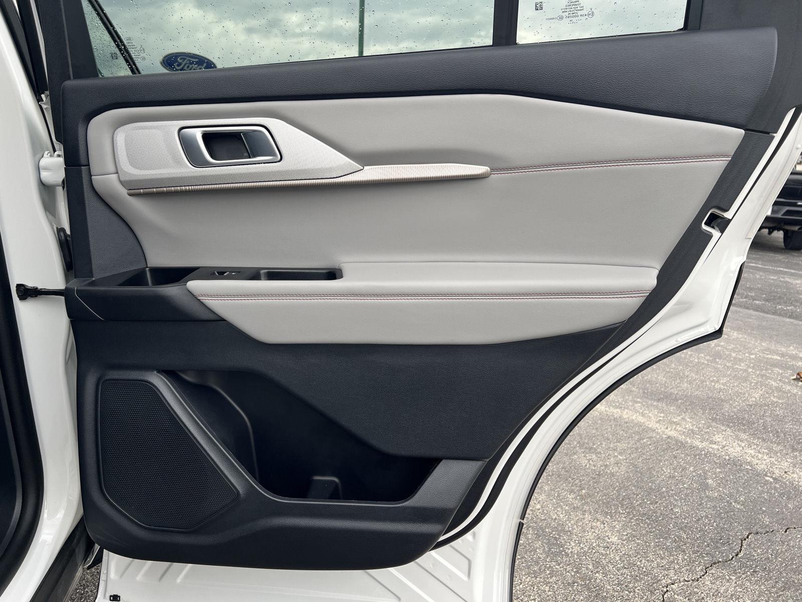 2025 Ford Explorer Active - Photo 17