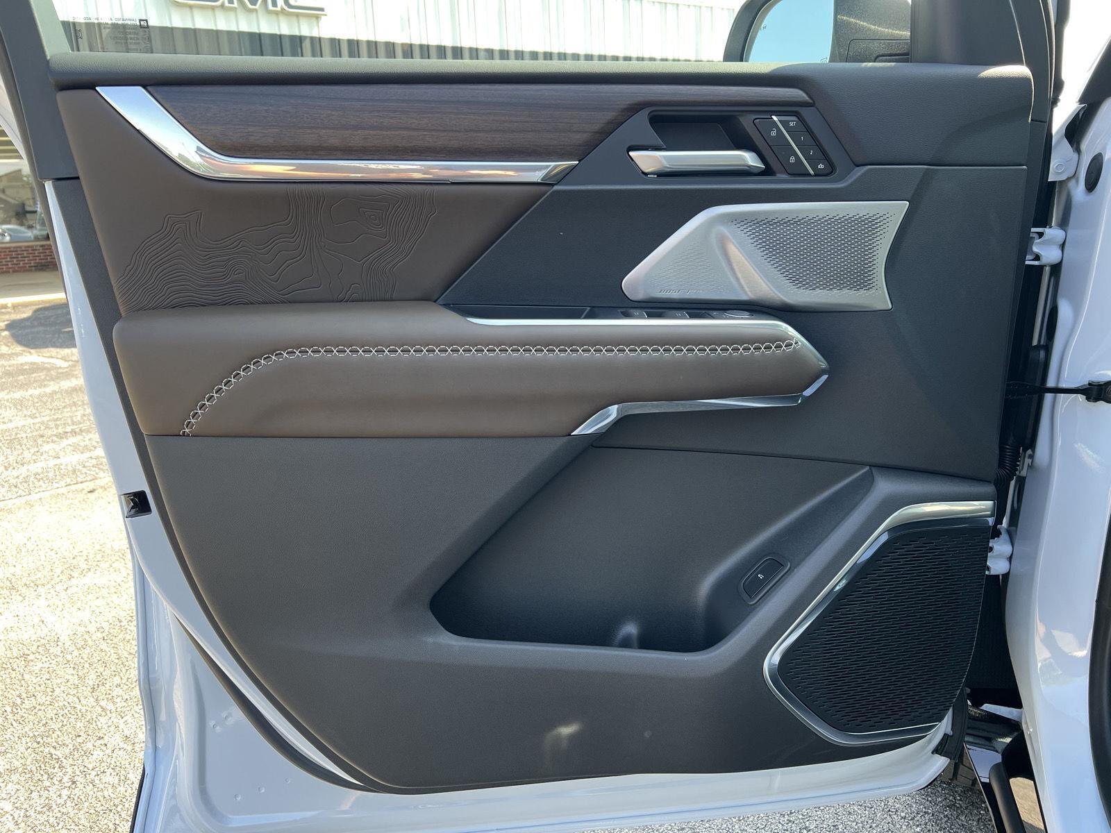 2026 GMC Acadia Denali Ultimate - Photo 14