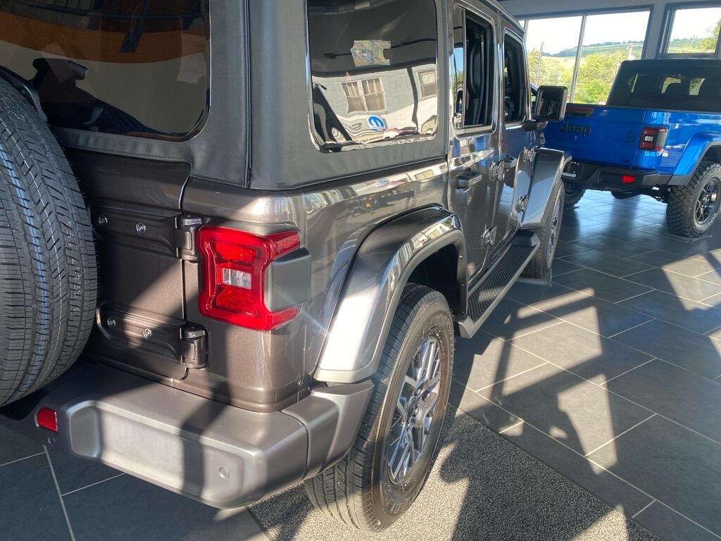 2025 Jeep Wrangler 4-Door Sahara - Photo 6