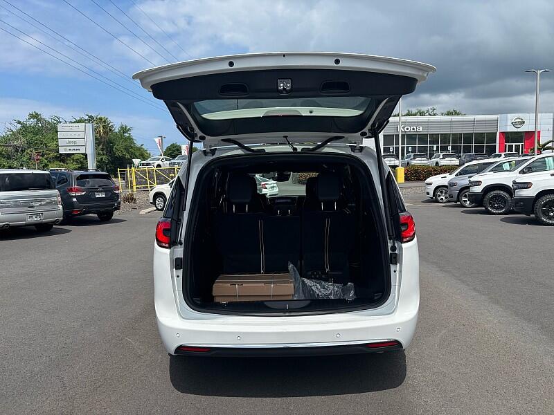 2025 Chrysler Pacifica Select - Photo 20