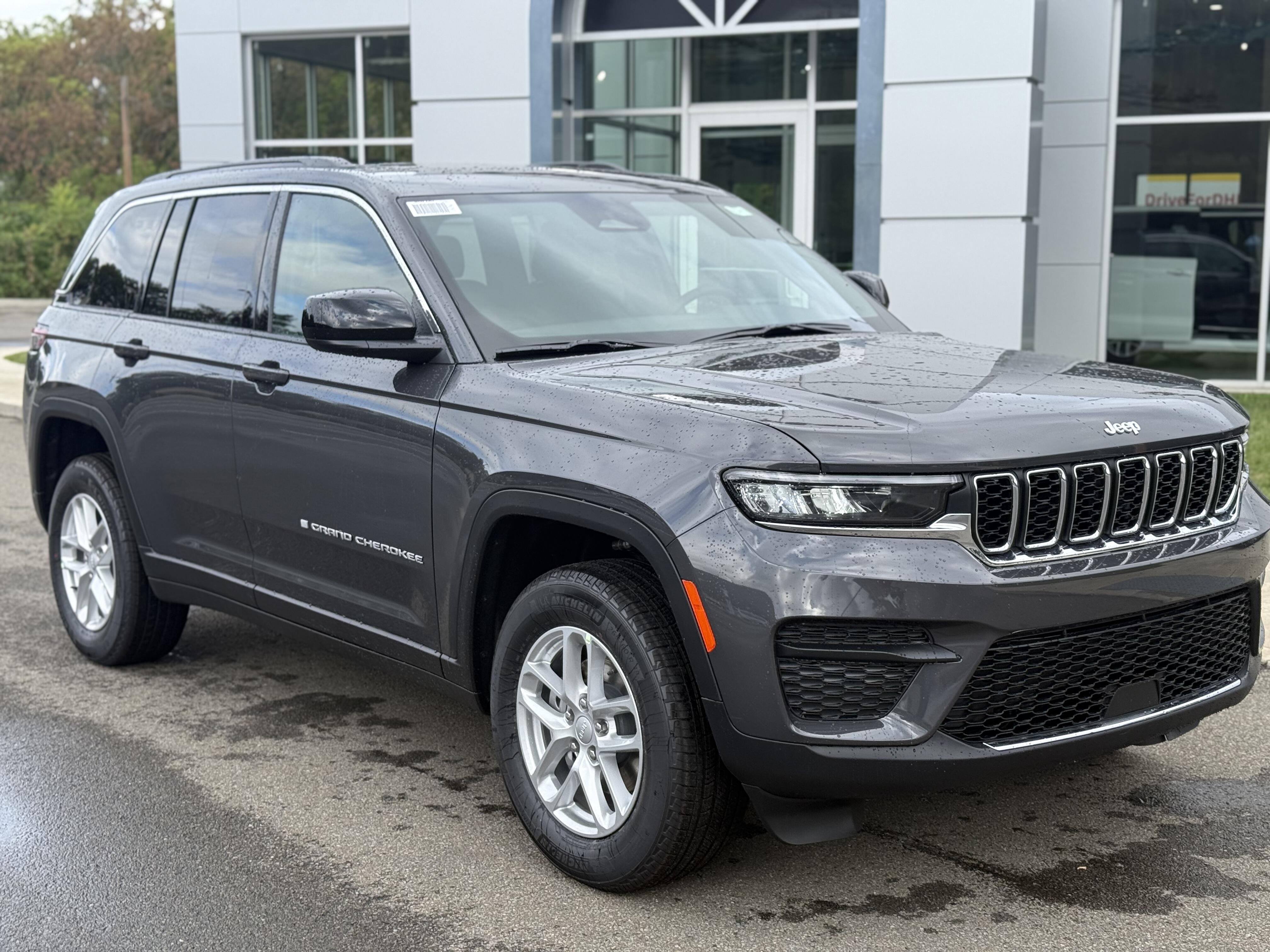 2025 Jeep Grand Cherokee Laredo's photo