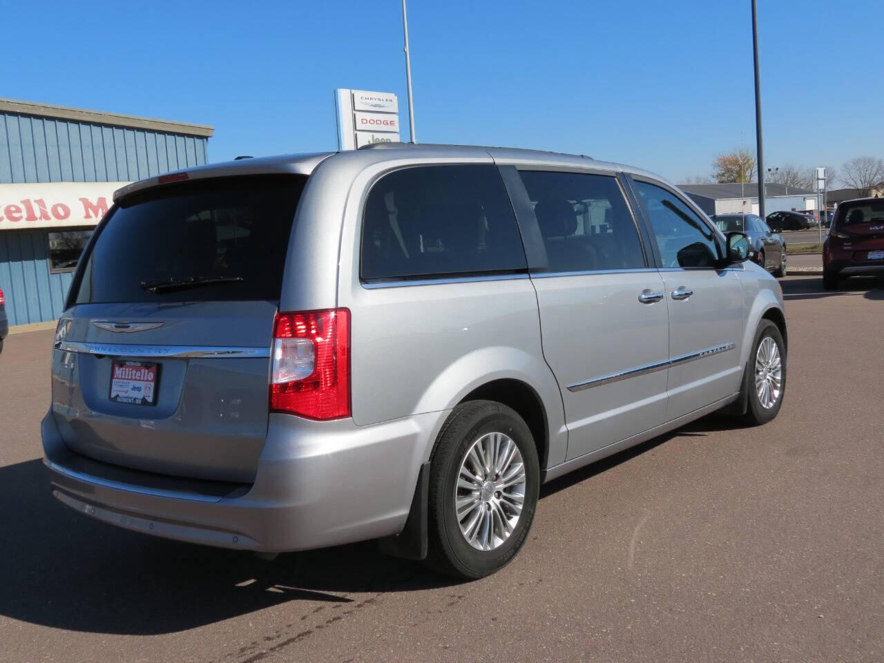 Used 2014 Chrysler Town & Country Touring-L with VIN 2C4RC1CG8ER468276 for sale in Fairmont, MN